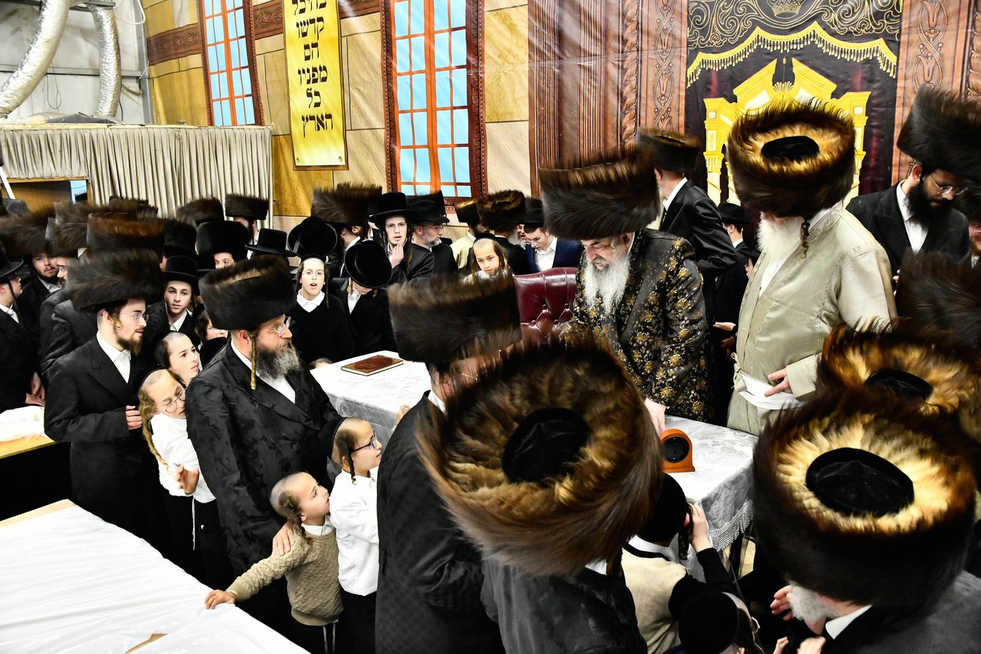 האדמו"ר מלעלוב בטיש חוה"מ פסח