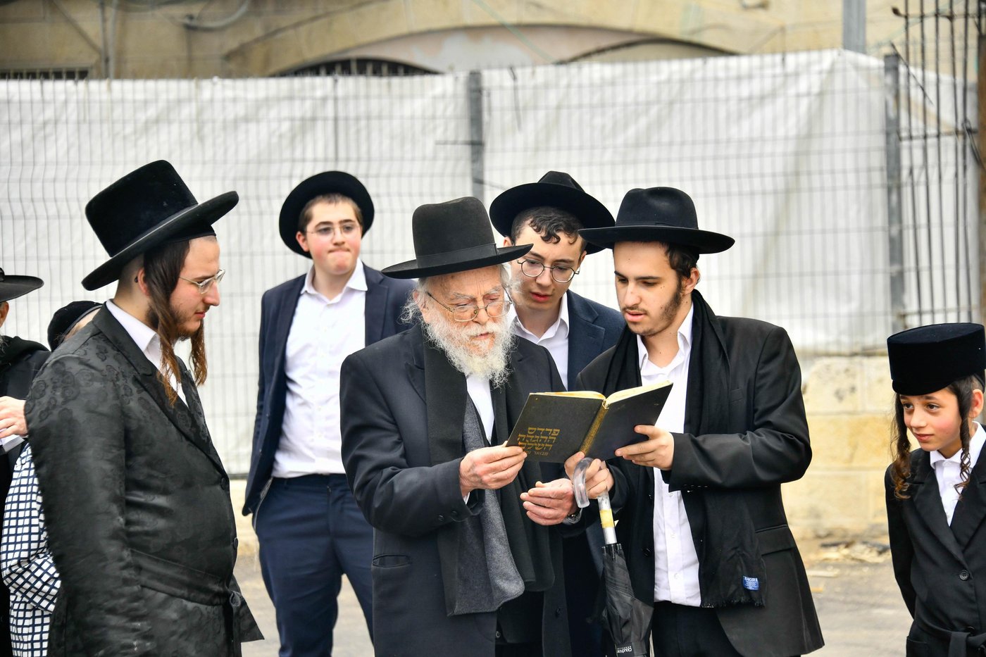 הגאון רבי בנימין אלישיב בשריפת חמץ