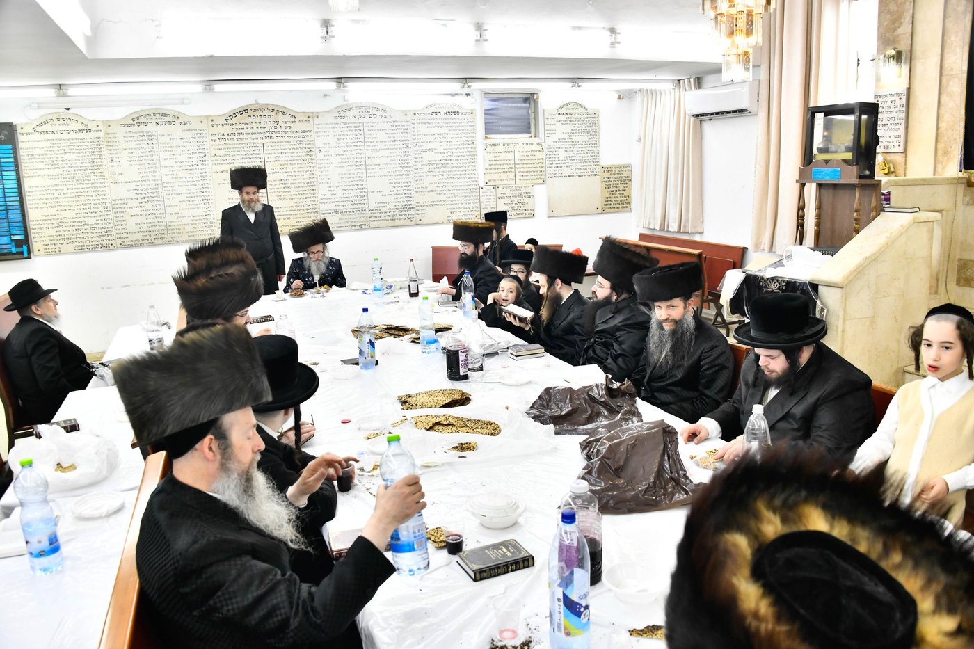 האדמו"ר מספינקא הושע בנעילת החג