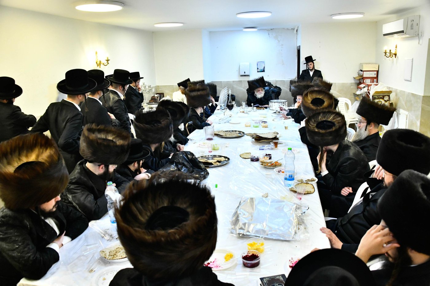 האדמו"ר מקאסוב ויזניץ בטיש חוה"מ פסח