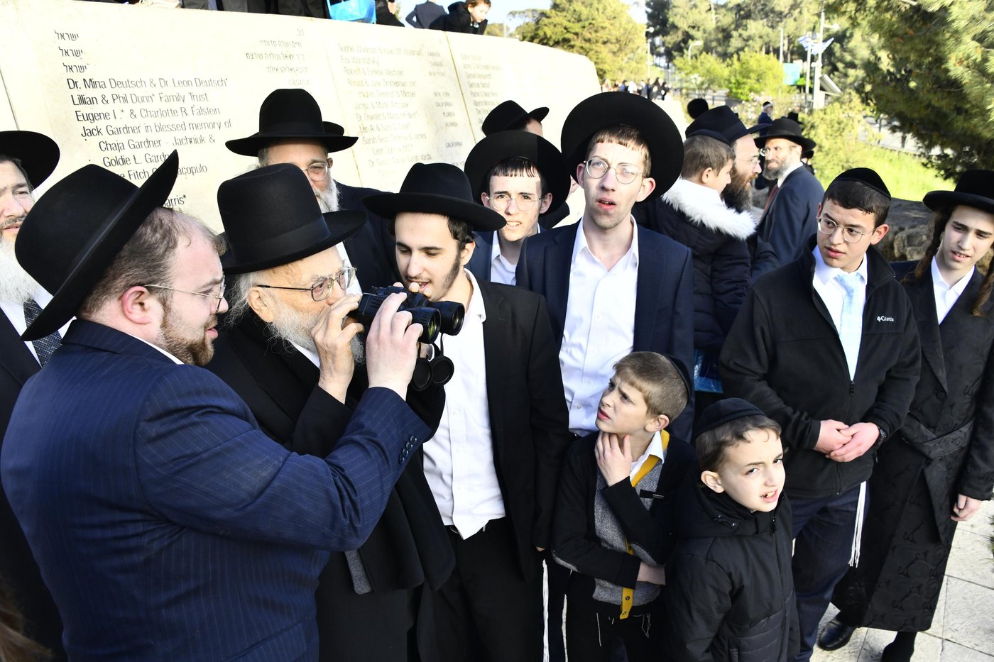 הגאון רבי בנימין אלישיב בתפילה בהר הצופים