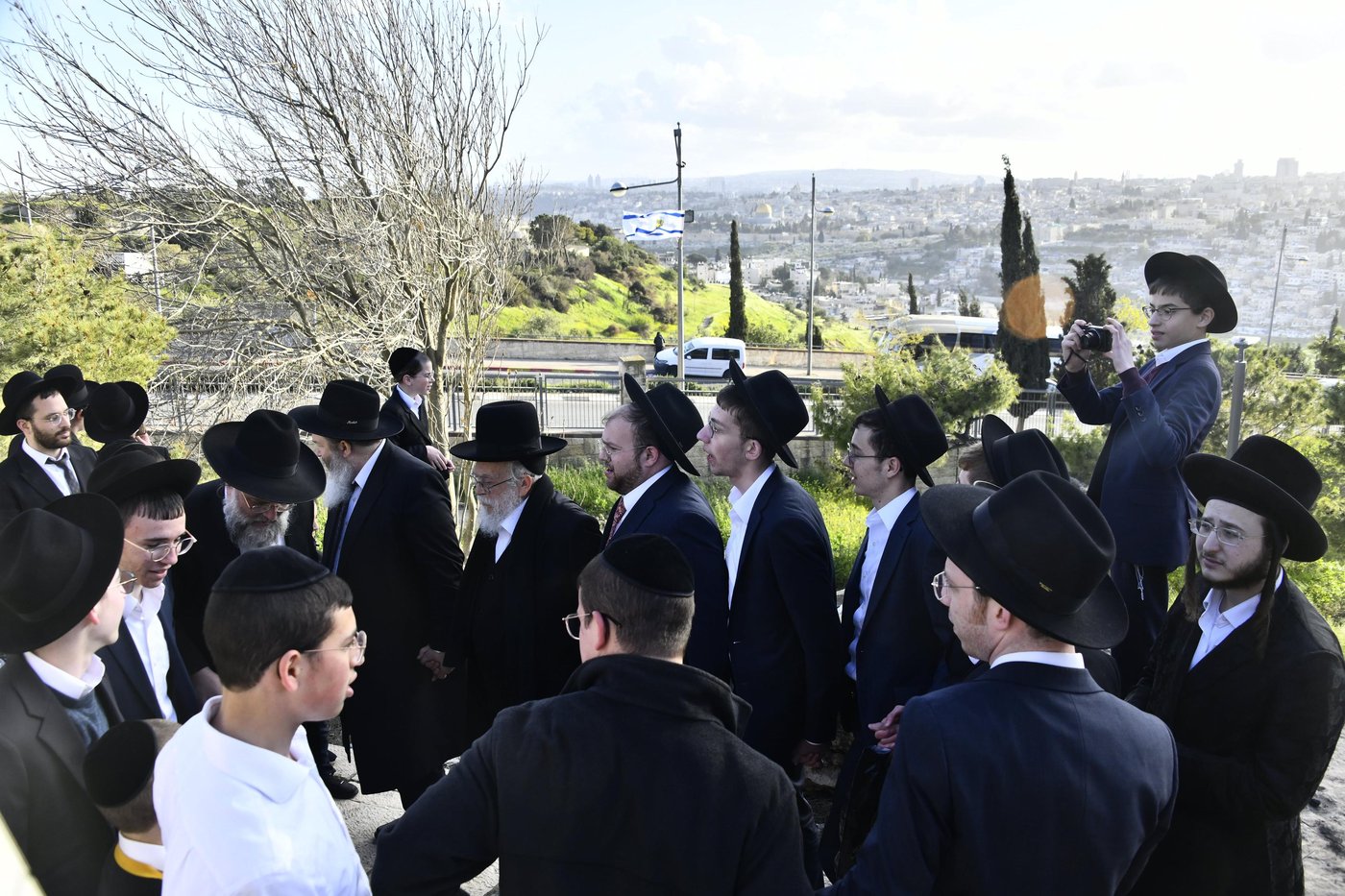 הגאון רבי בנימין אלישיב בתפילה בהר הצופים