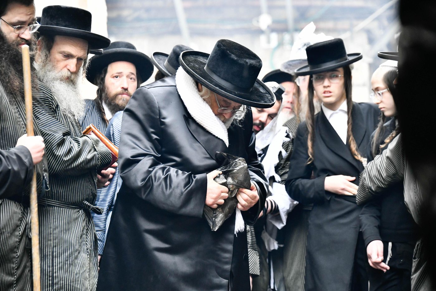 האדמו"ר מתולדות אהרן בשריפת חמץ