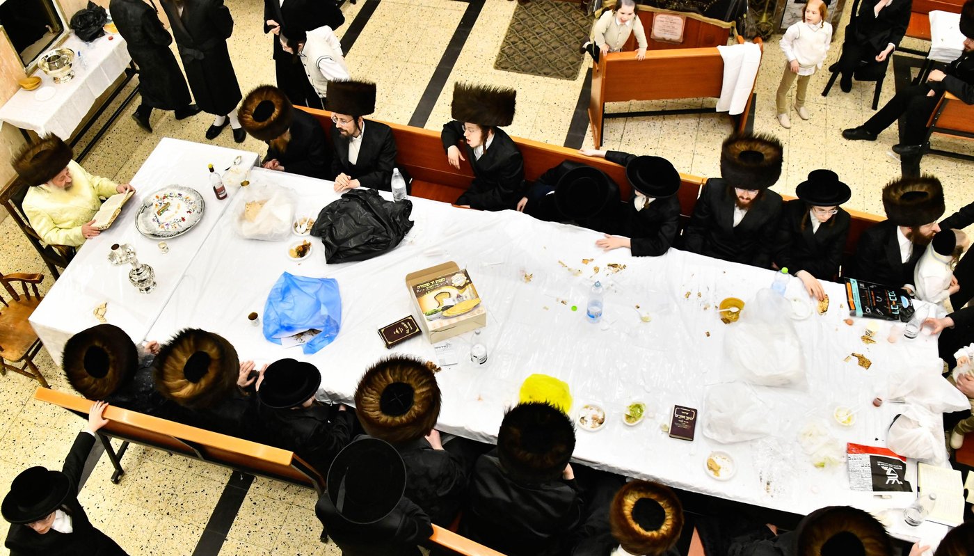 האדמו"ר מדעעש בטיש נעילת החג