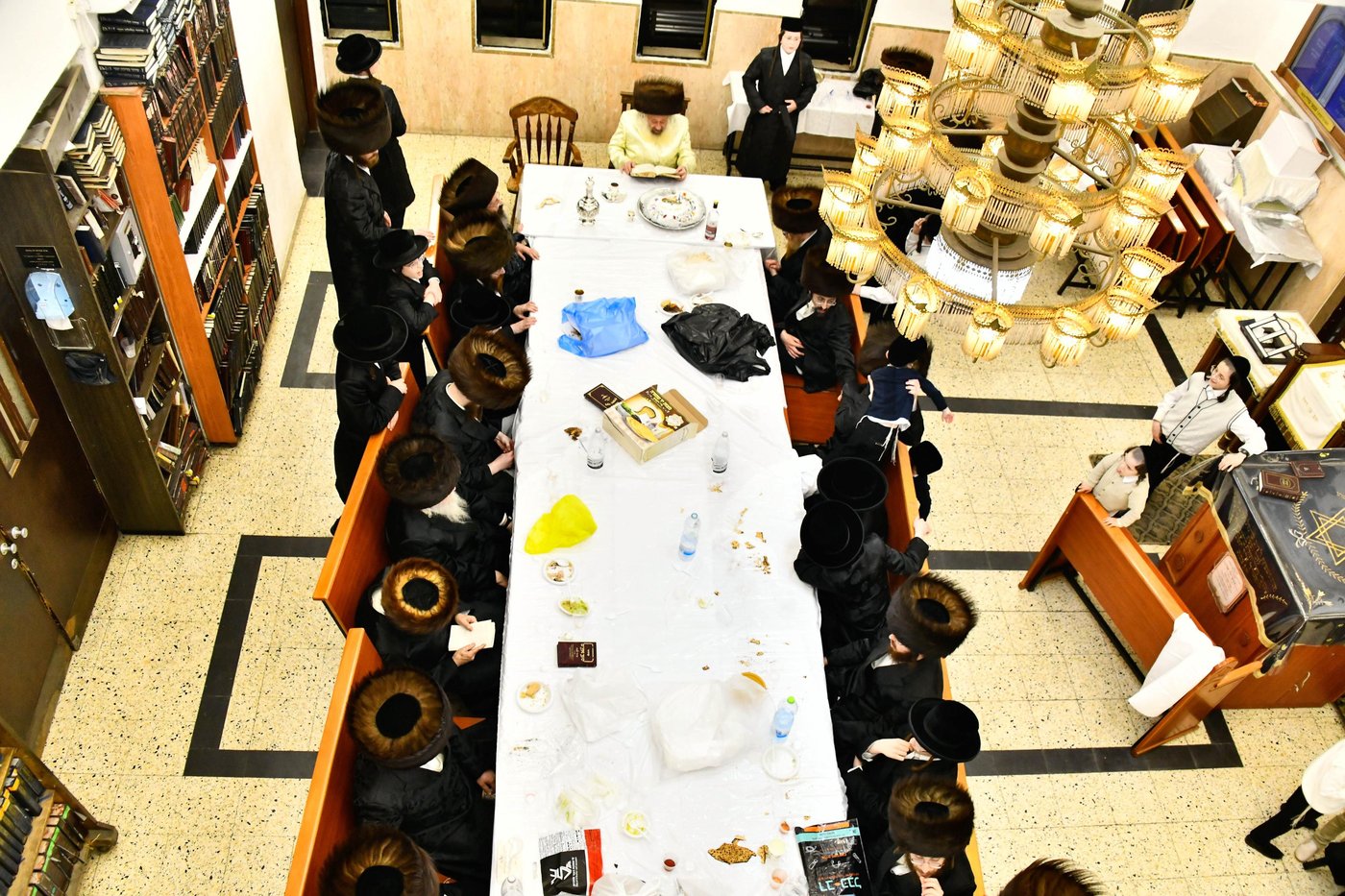 האדמו"ר מדעעש בטיש נעילת החג