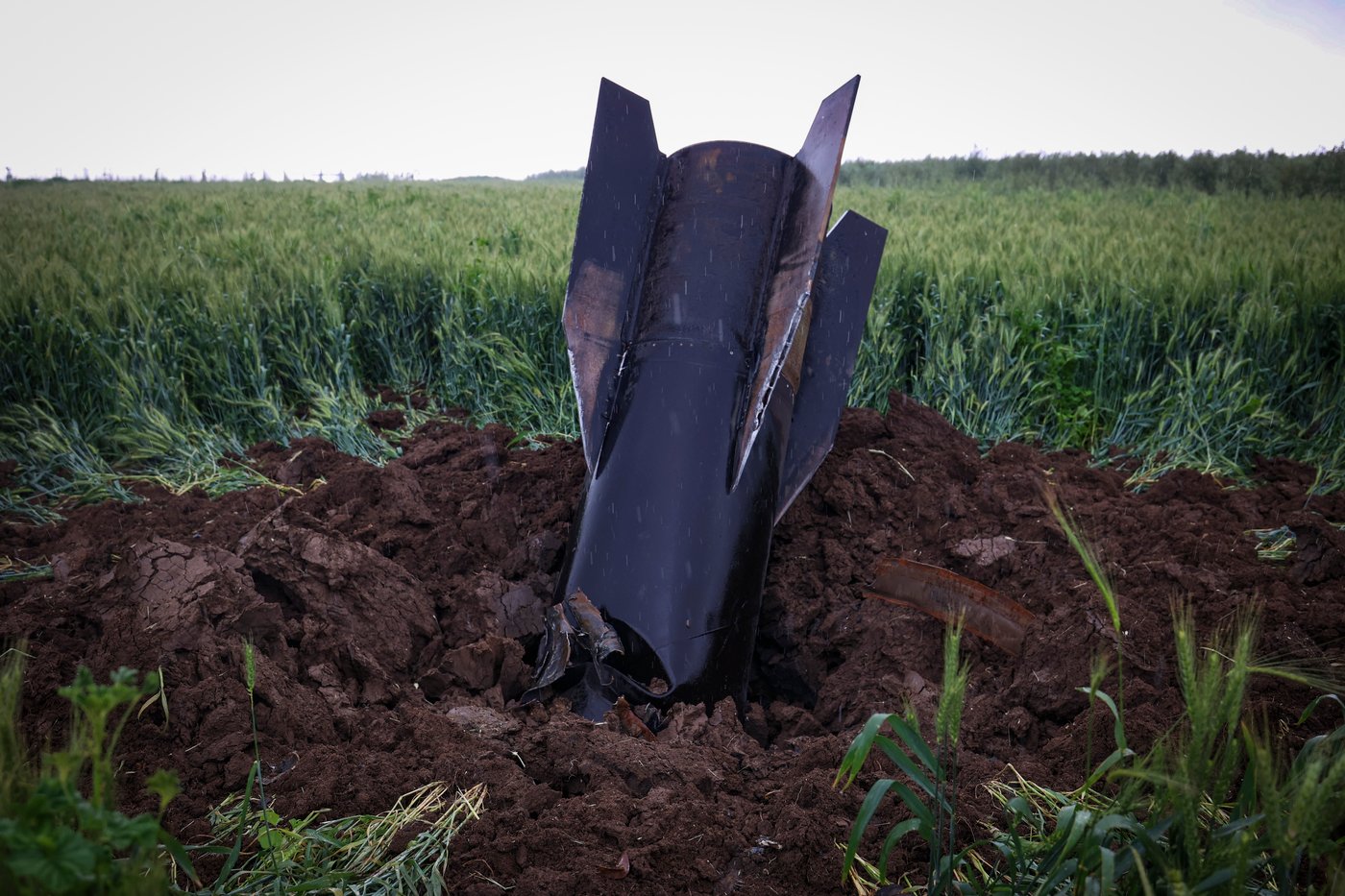 רסיס של טיל שנורה מאיראן ויורט - תקוע באדמה ברמת הגולן