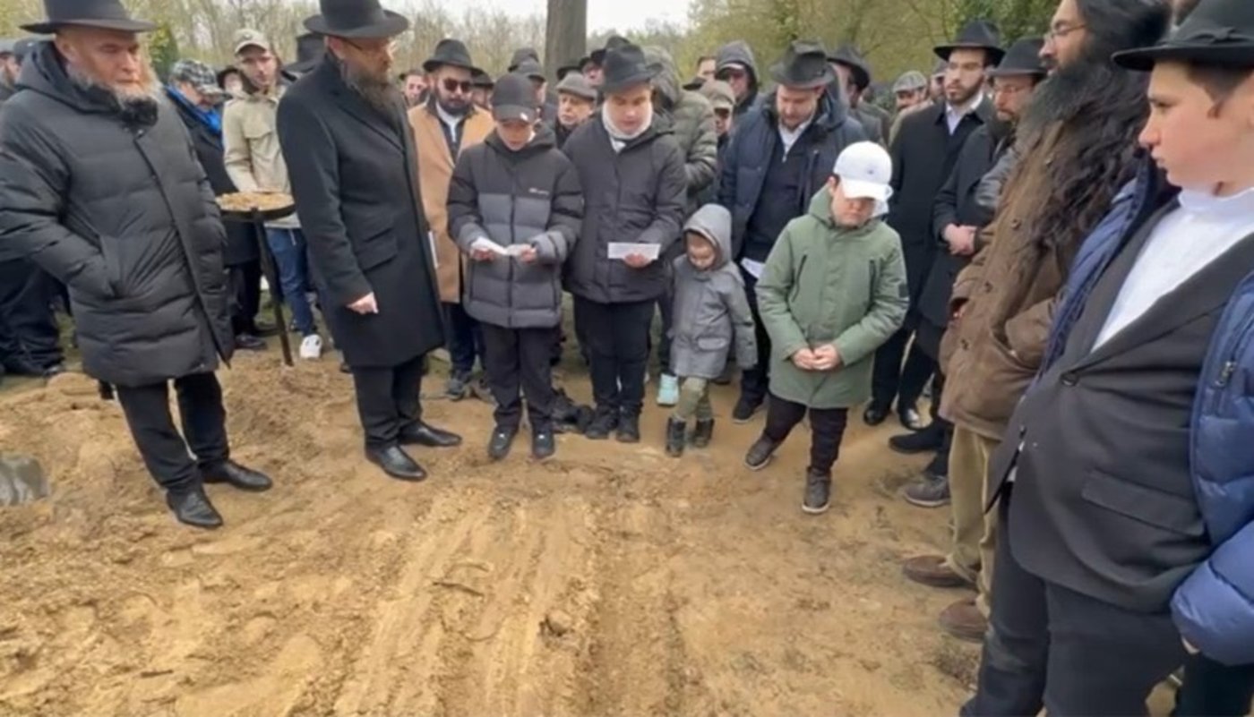 קורע לב: הקדיש של ילדי השליח הרב גולובוצוב ע"ה בברלין