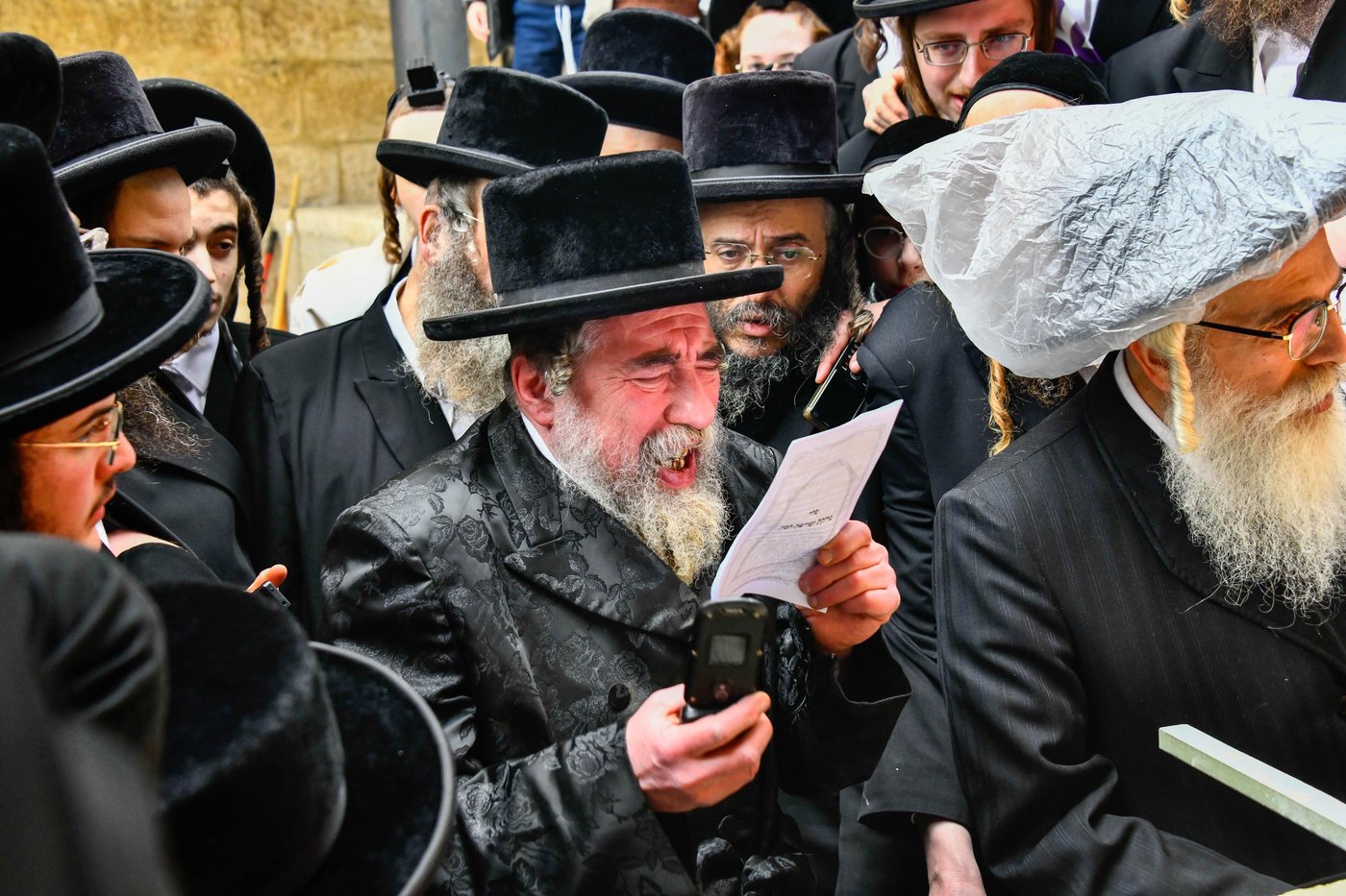 האדמו"ר מרחמסטריווקא בשריפת חמץ