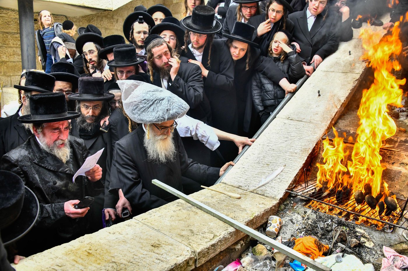 האדמו"ר מרחמסטריווקא בשריפת חמץ