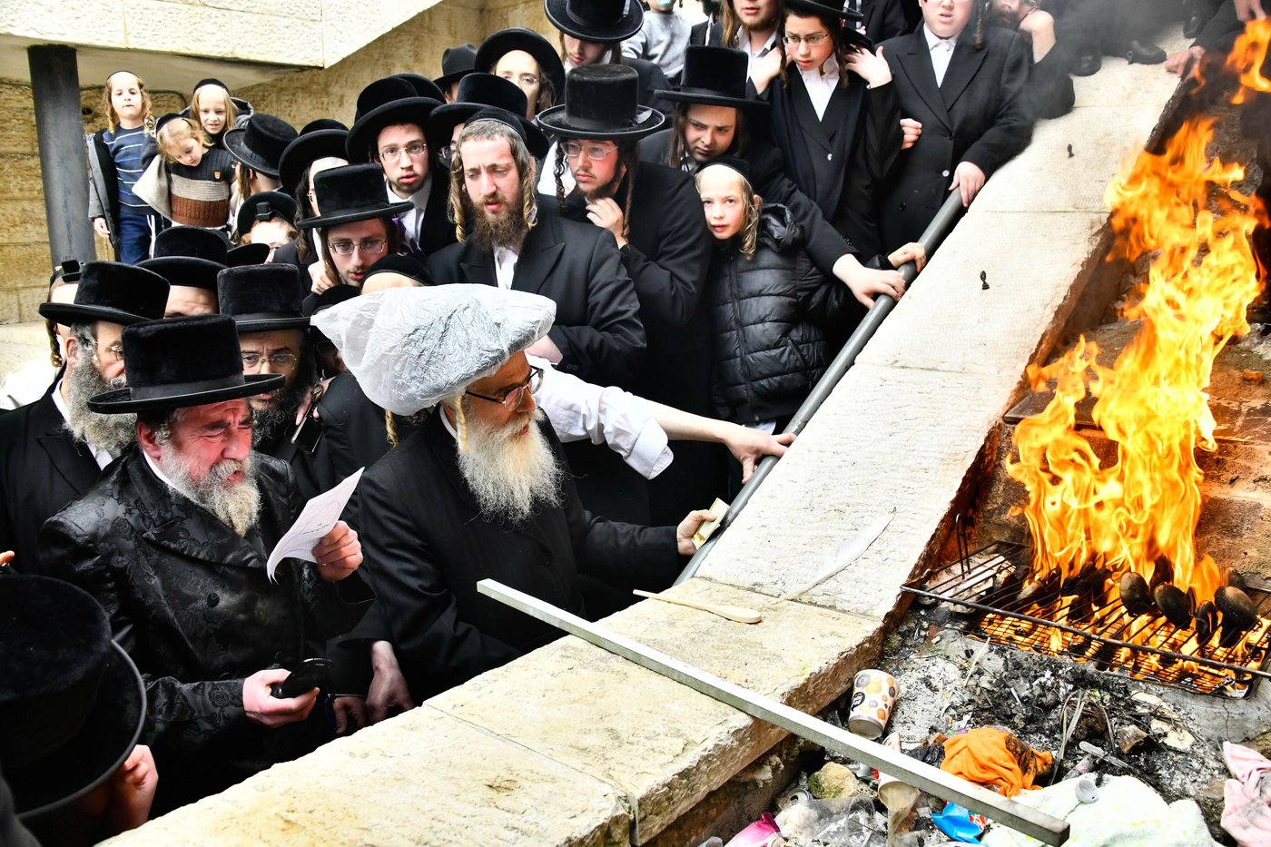 האדמו"ר מרחמסטריווקא בשריפת חמץ