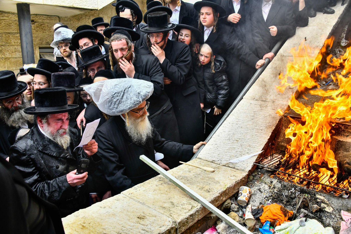 האדמו"ר מרחמסטריווקא בשריפת חמץ