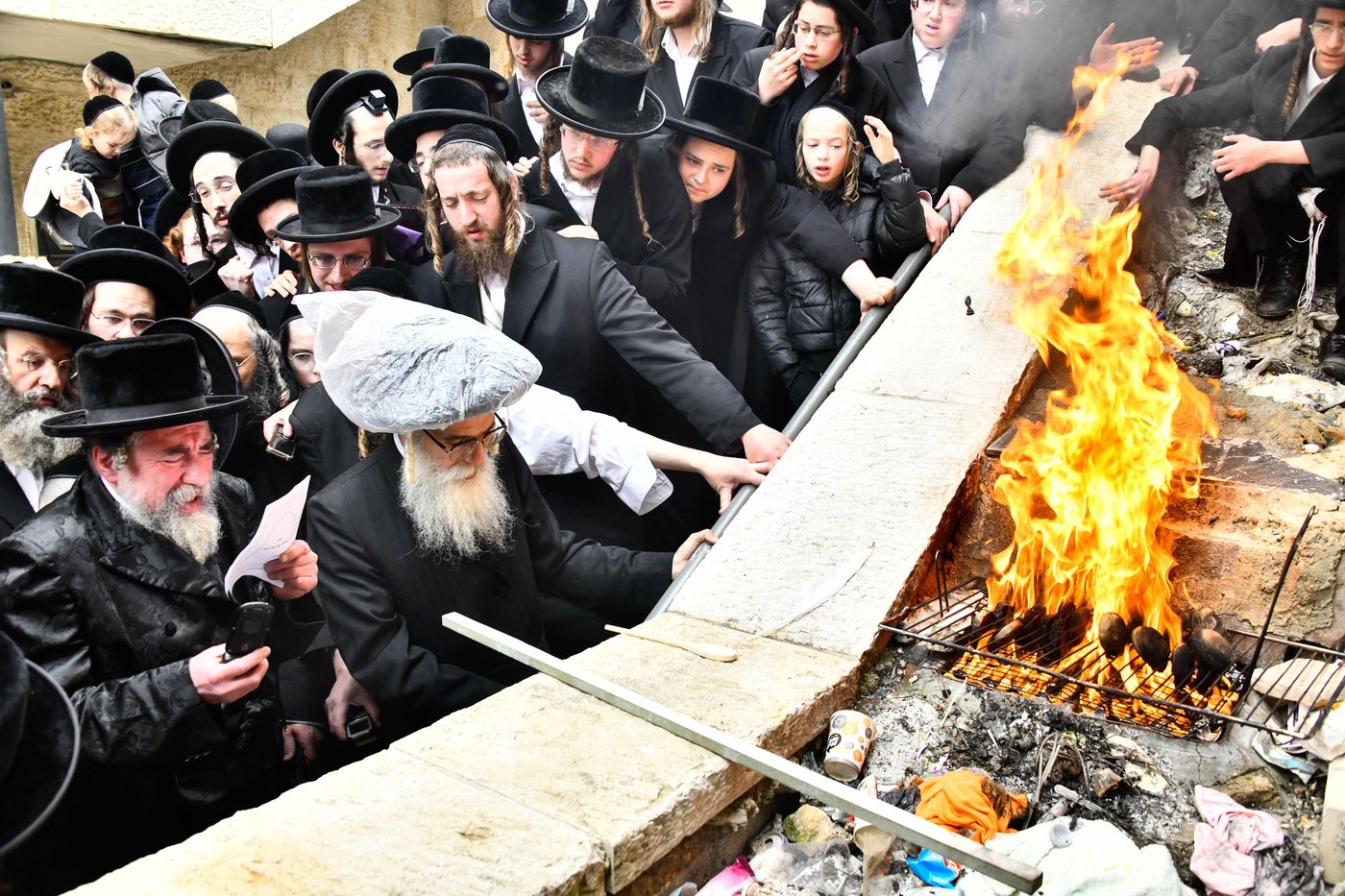 האדמו"ר מרחמסטריווקא בשריפת חמץ