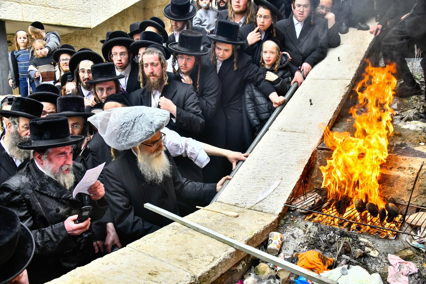 האדמו"ר מרחמסטריווקא בשריפת חמץ