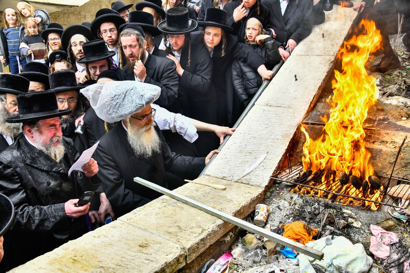 האדמו"ר מרחמסטריווקא בשריפת חמץ