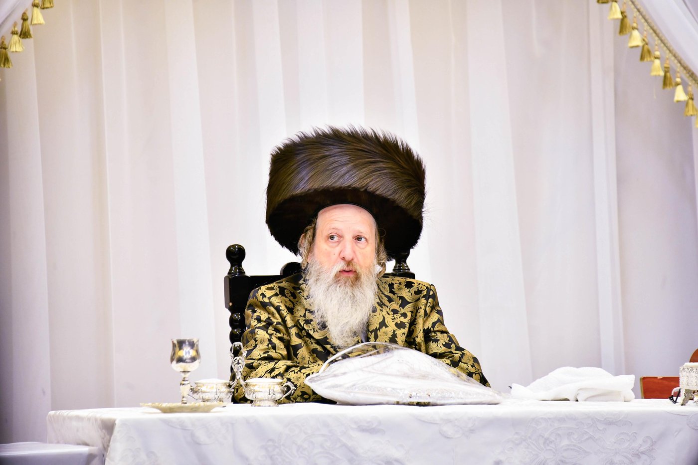 האדמו"ר מדז'יקוב ויז'ניץ בטיש חול המועד פסח