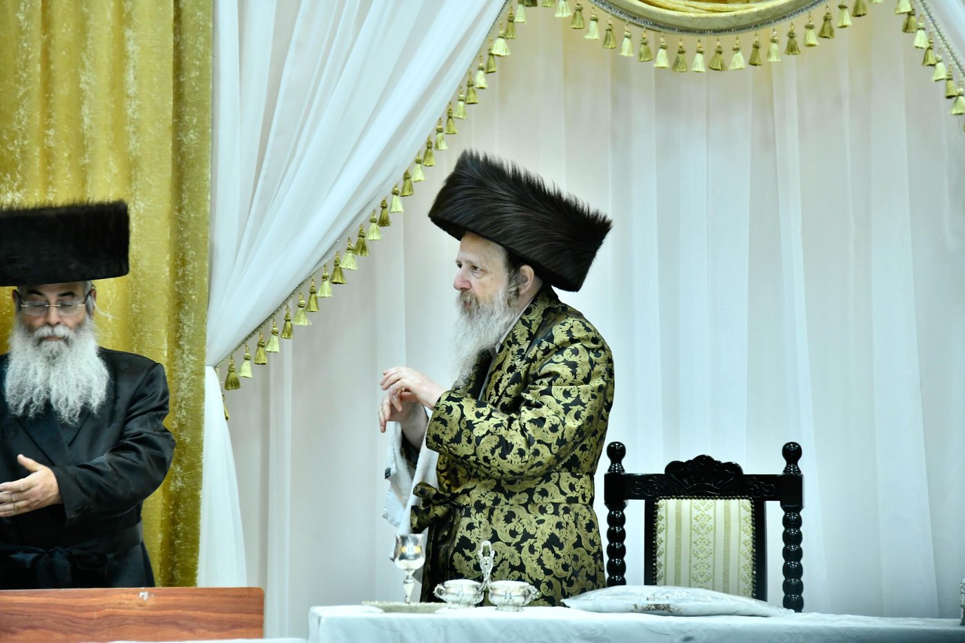 האדמו"ר מדז'יקוב ויז'ניץ בטיש חול המועד פסח