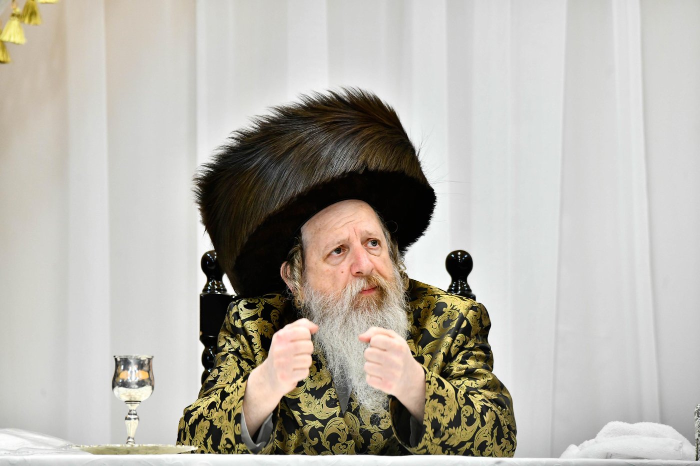 האדמו"ר מדז'יקוב ויז'ניץ בטיש חול המועד פסח