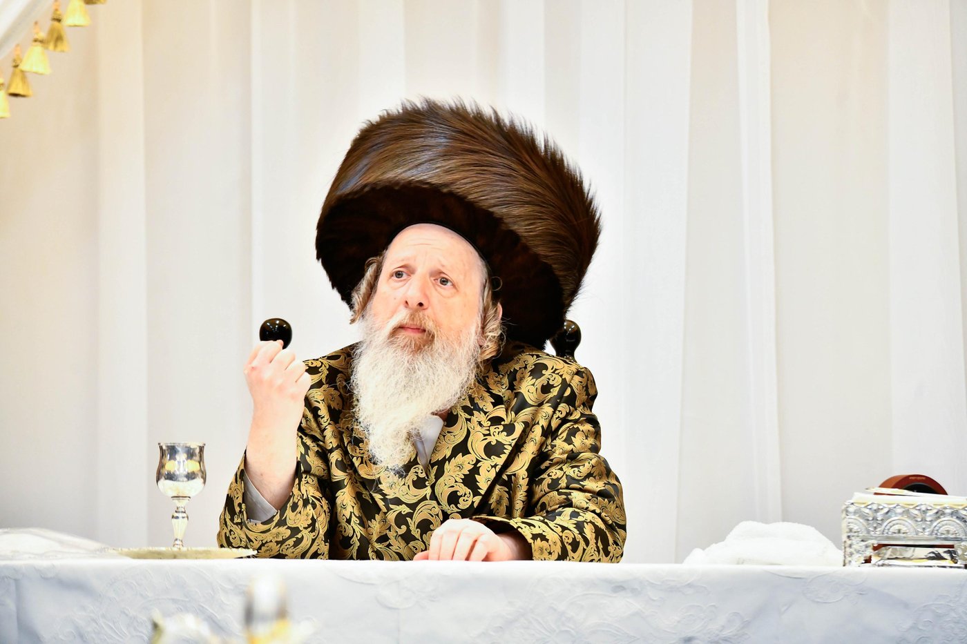 האדמו"ר מדז'יקוב ויז'ניץ בטיש חול המועד פסח