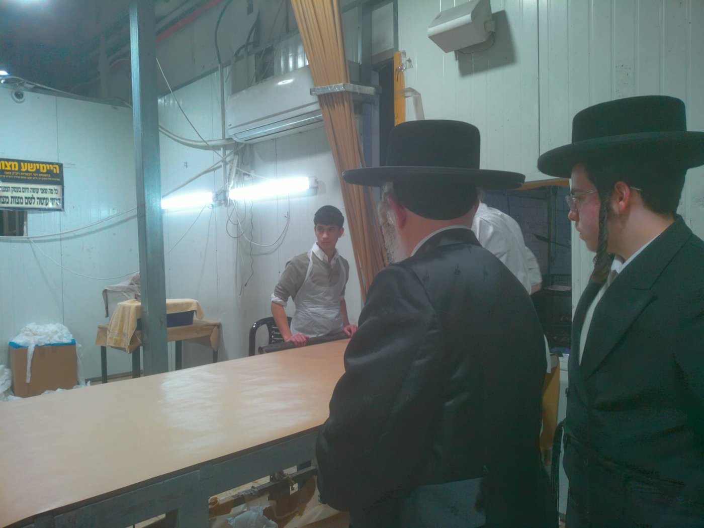 האדמו"ר מזלאטשוב באפיית מצות