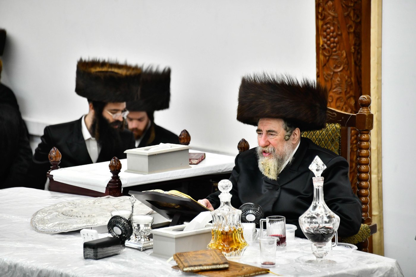 האדמו"ר מרחמסטריווקא בטיש חוה"מ פסח