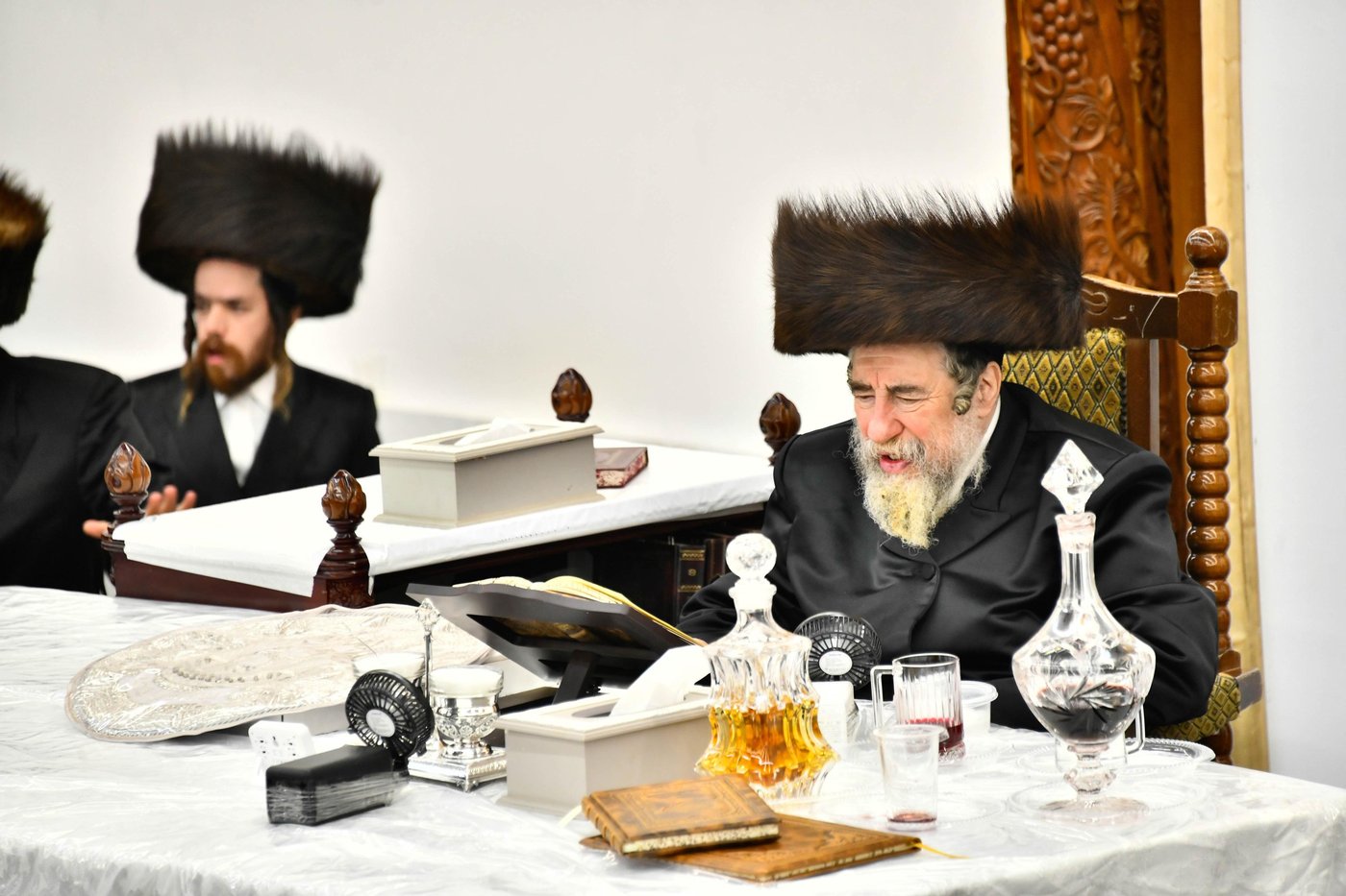 האדמו"ר מרחמסטריווקא בטיש חוה"מ פסח