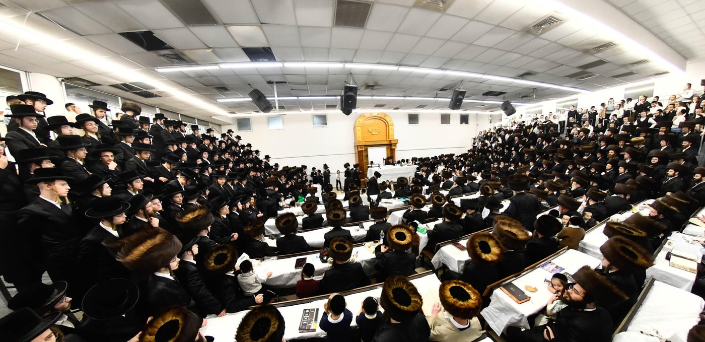 האדמו"ר מרחמסטריווקא בטיש חוה"מ פסח