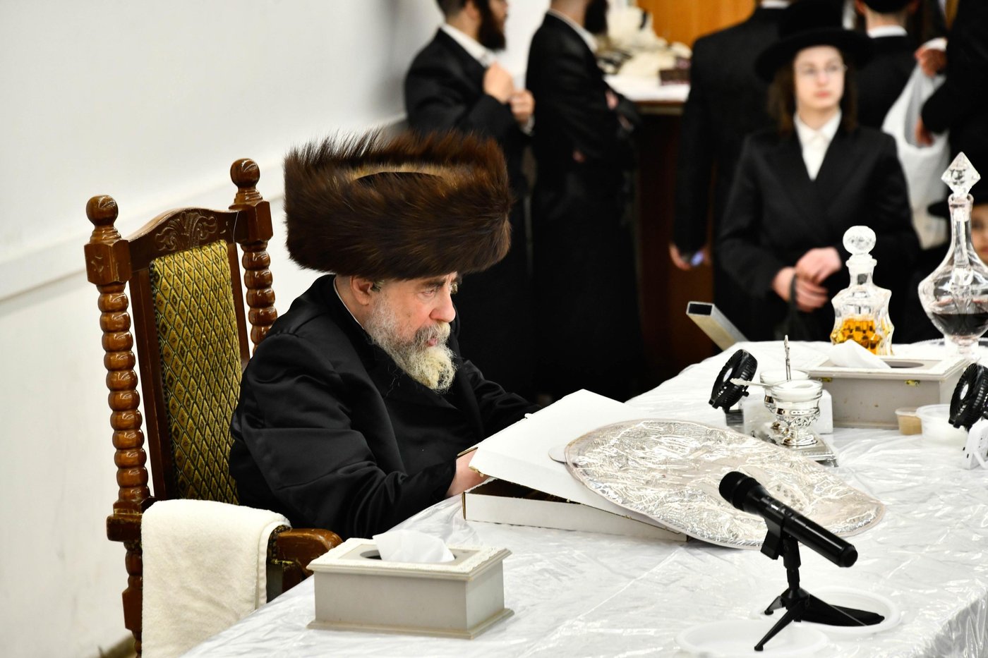 האדמו"ר מרחמסטריווקא בטיש חוה"מ פסח