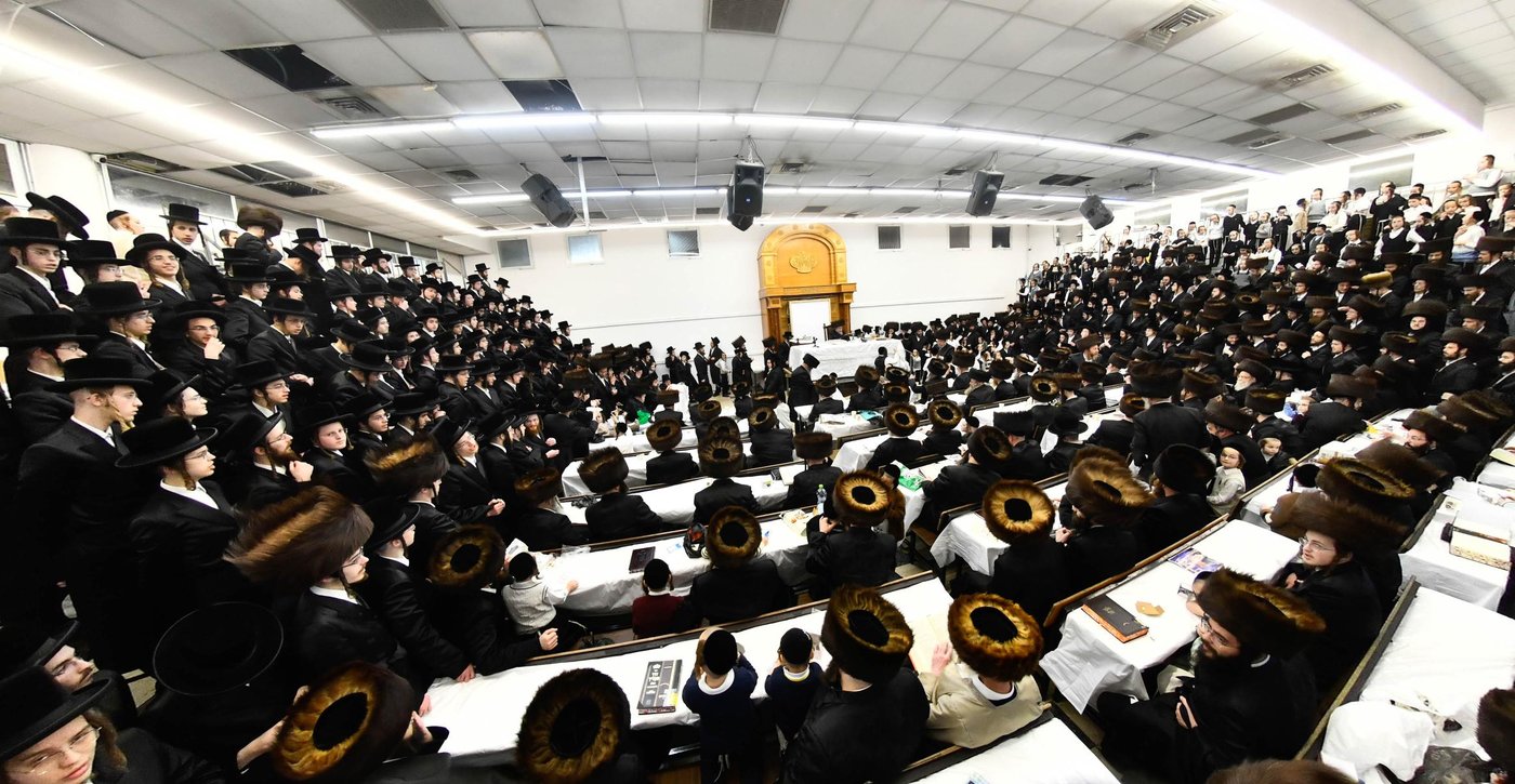 האדמו"ר מרחמסטריווקא בטיש חוה"מ פסח