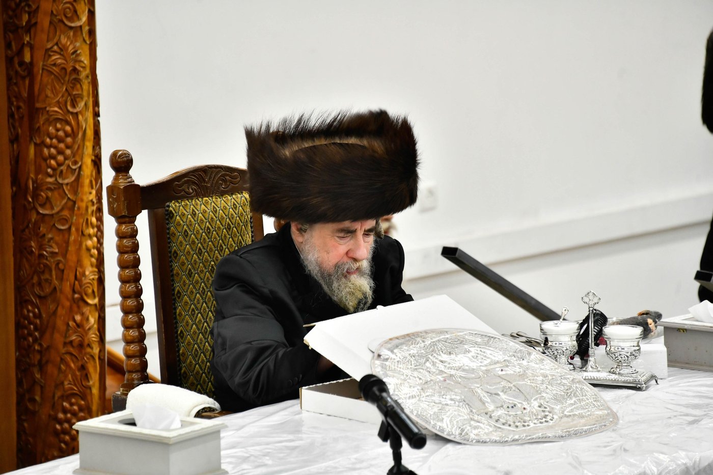 האדמו"ר מרחמסטריווקא בטיש חוה"מ פסח