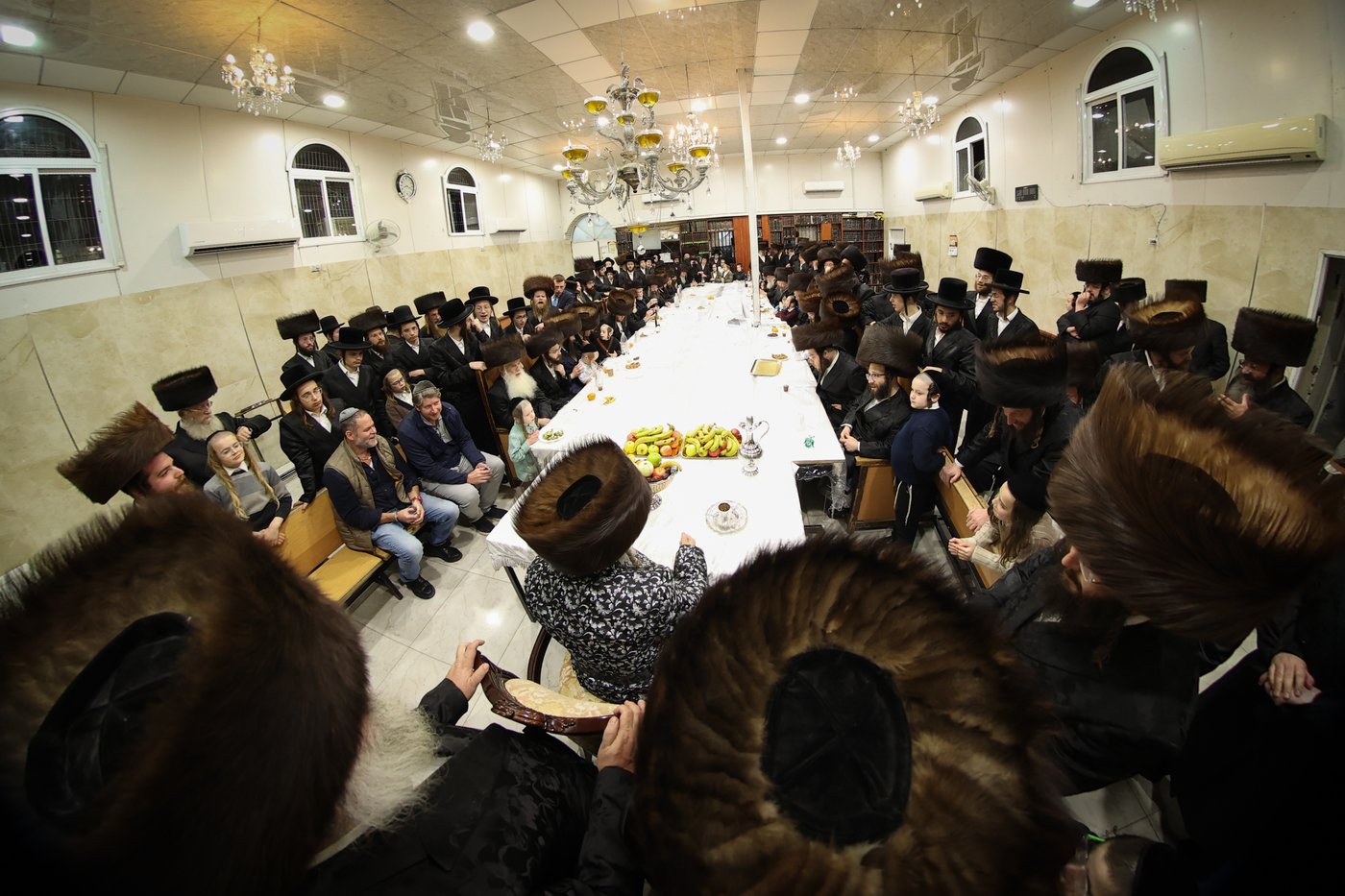 האדמו"ר מביאלה ב"ב בטיש חוה"מ פסח