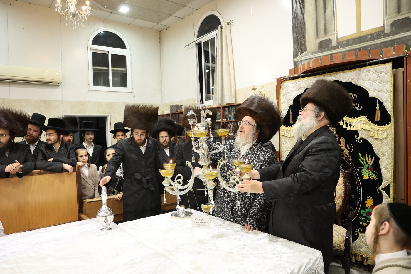 האדמו"ר מביאלה ב"ב בטיש חוה"מ פסח