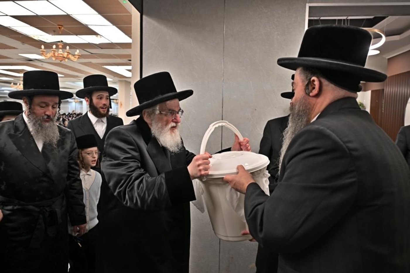 חג הפסח בחצה"ק ויזניץ