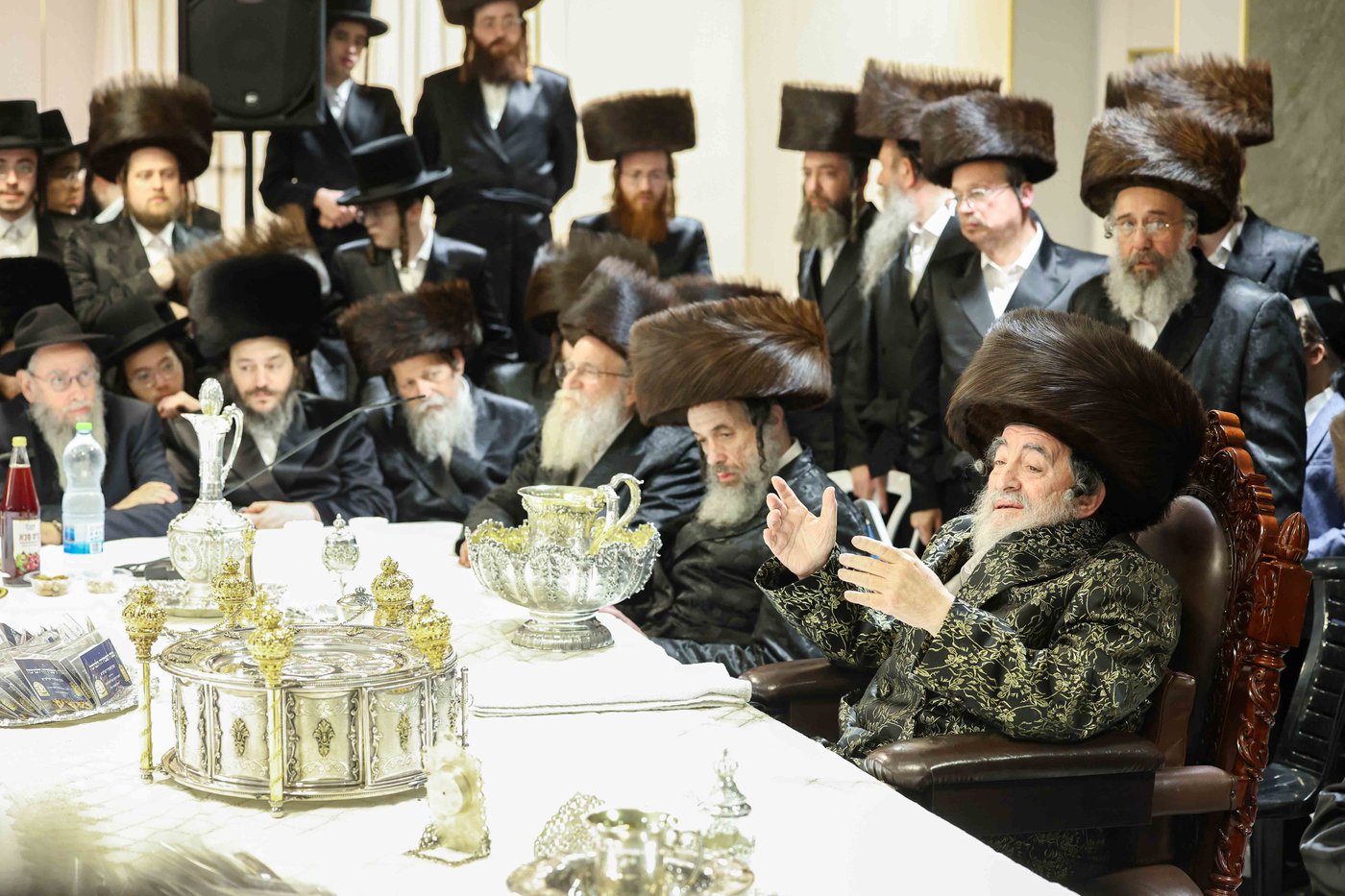 האדמו"ר מויז'ניץ בטיש חול המועד פסח