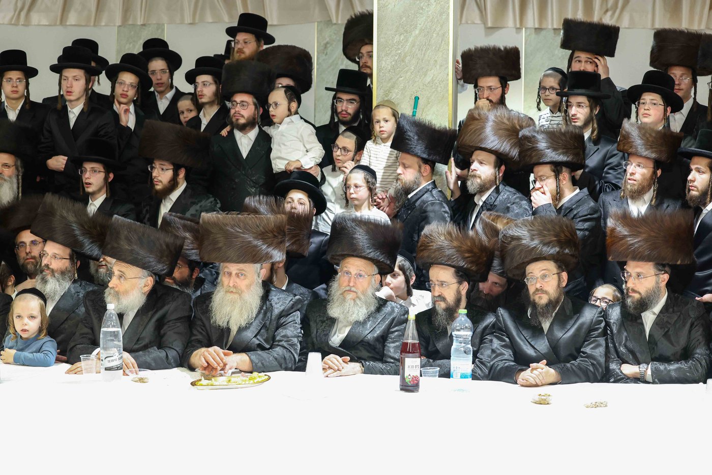 האדמו"ר מויז'ניץ בטיש חול המועד פסח