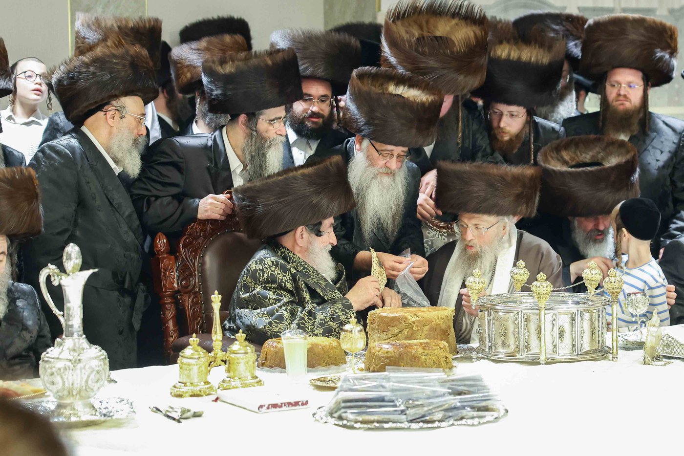 האדמו"ר מויז'ניץ בטיש חול המועד פסח