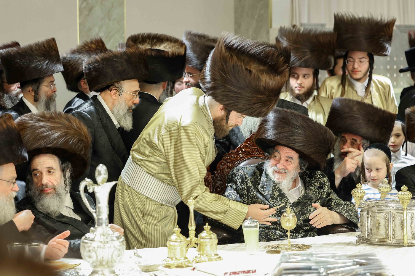 האדמו"ר מויז'ניץ בטיש חול המועד פסח