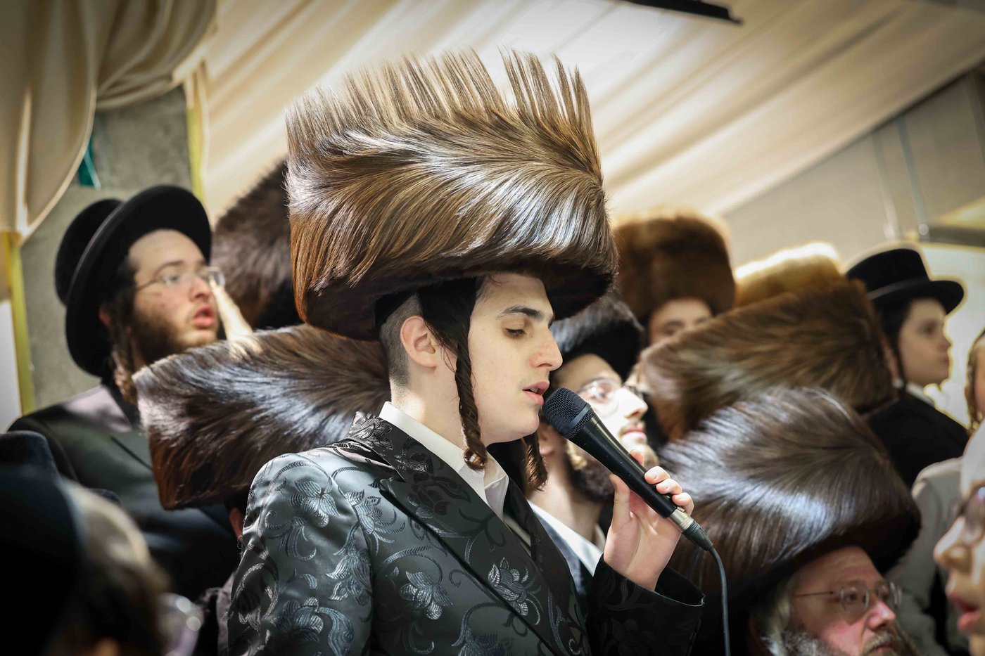 האדמו"ר מויז'ניץ בטיש חול המועד פסח