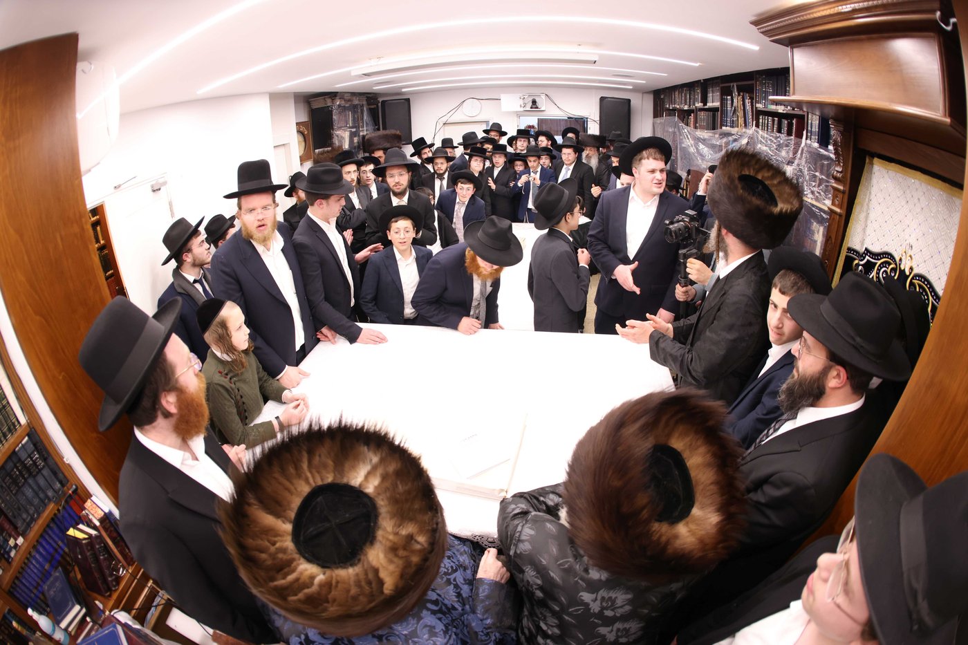 חג הפסח במעונו של הגר"מ שטרנבוך