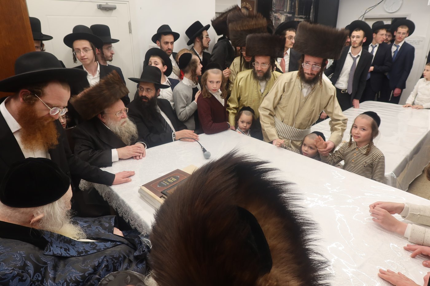 חג הפסח במעונו של הגר"מ שטרנבוך