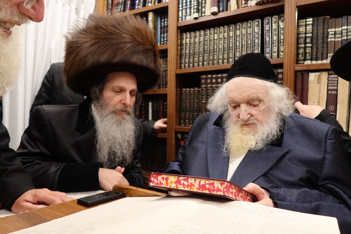 חג הפסח במעונו של הגר"מ שטרנבוך