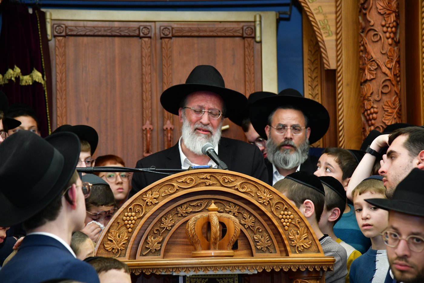 מסע הלויית הגר"א אלטמן זצ"ל