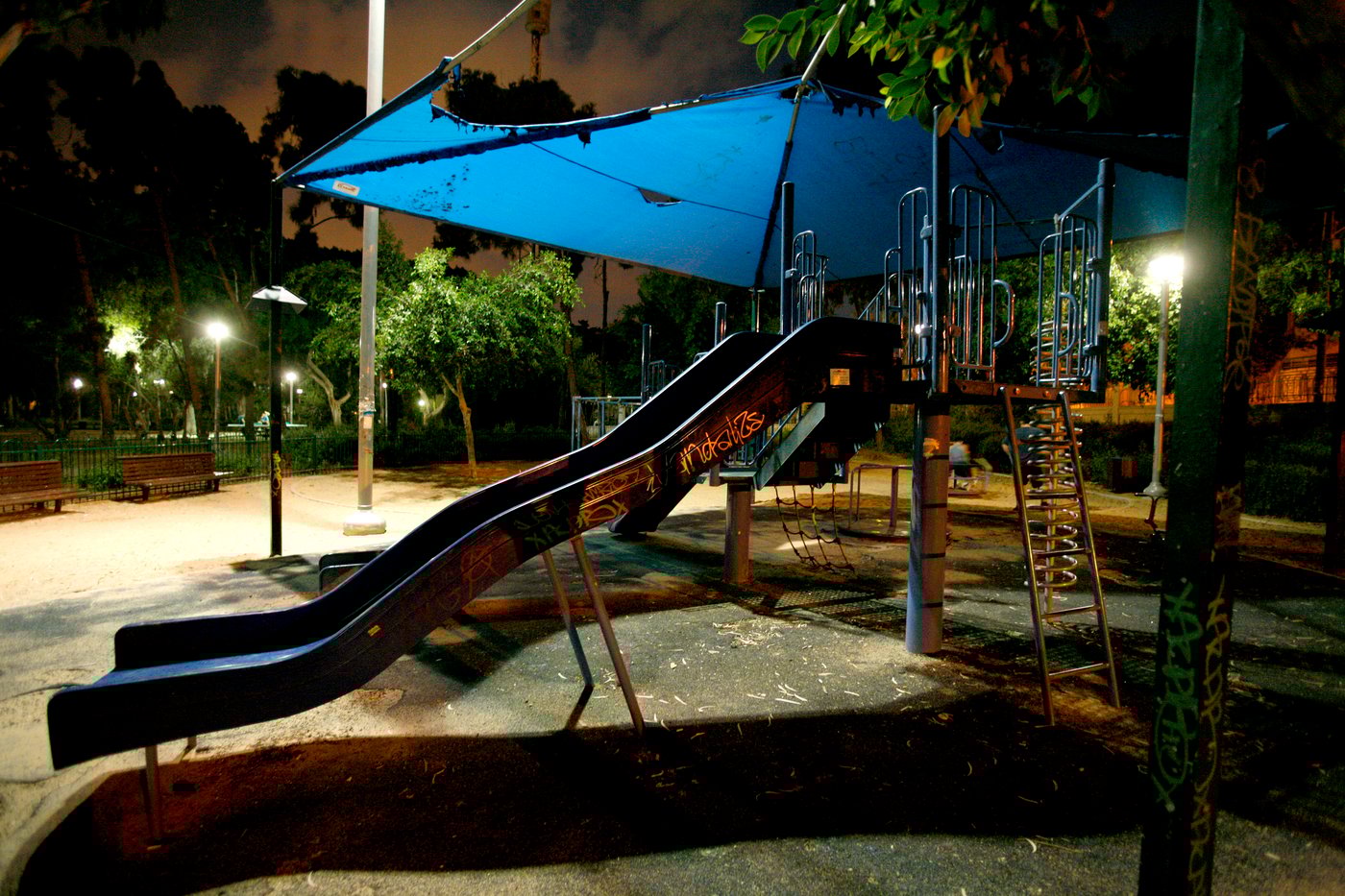 גן שעשועים, אילוסטרציה