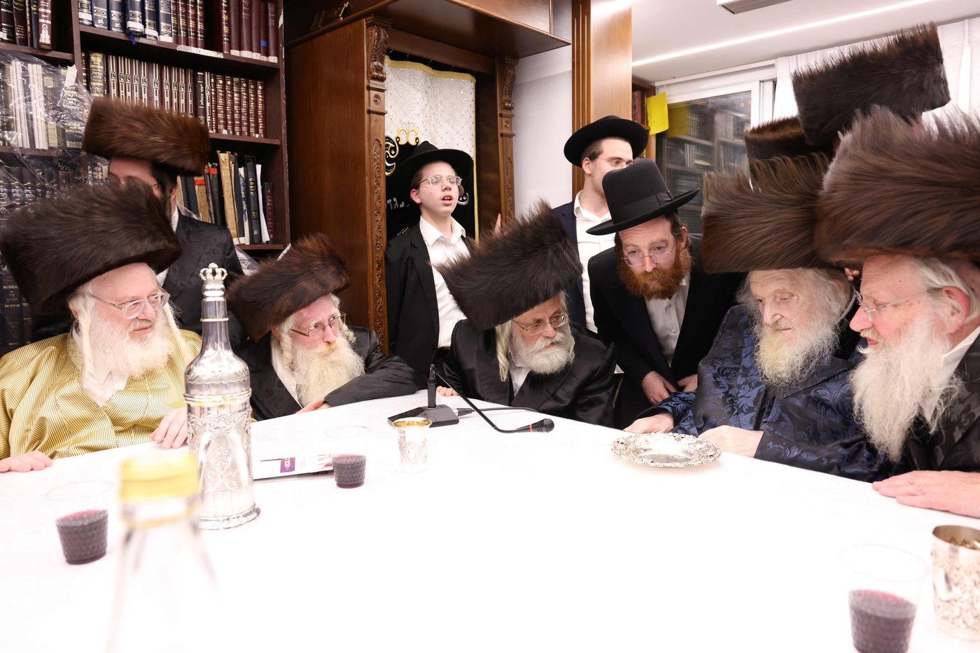 חג הפסח במעונו של הגר"מ שטרנבוך