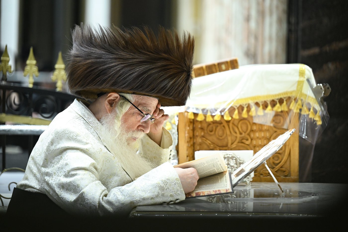 האדמו"ר מצאנז בלימוד בחול המועד פסח