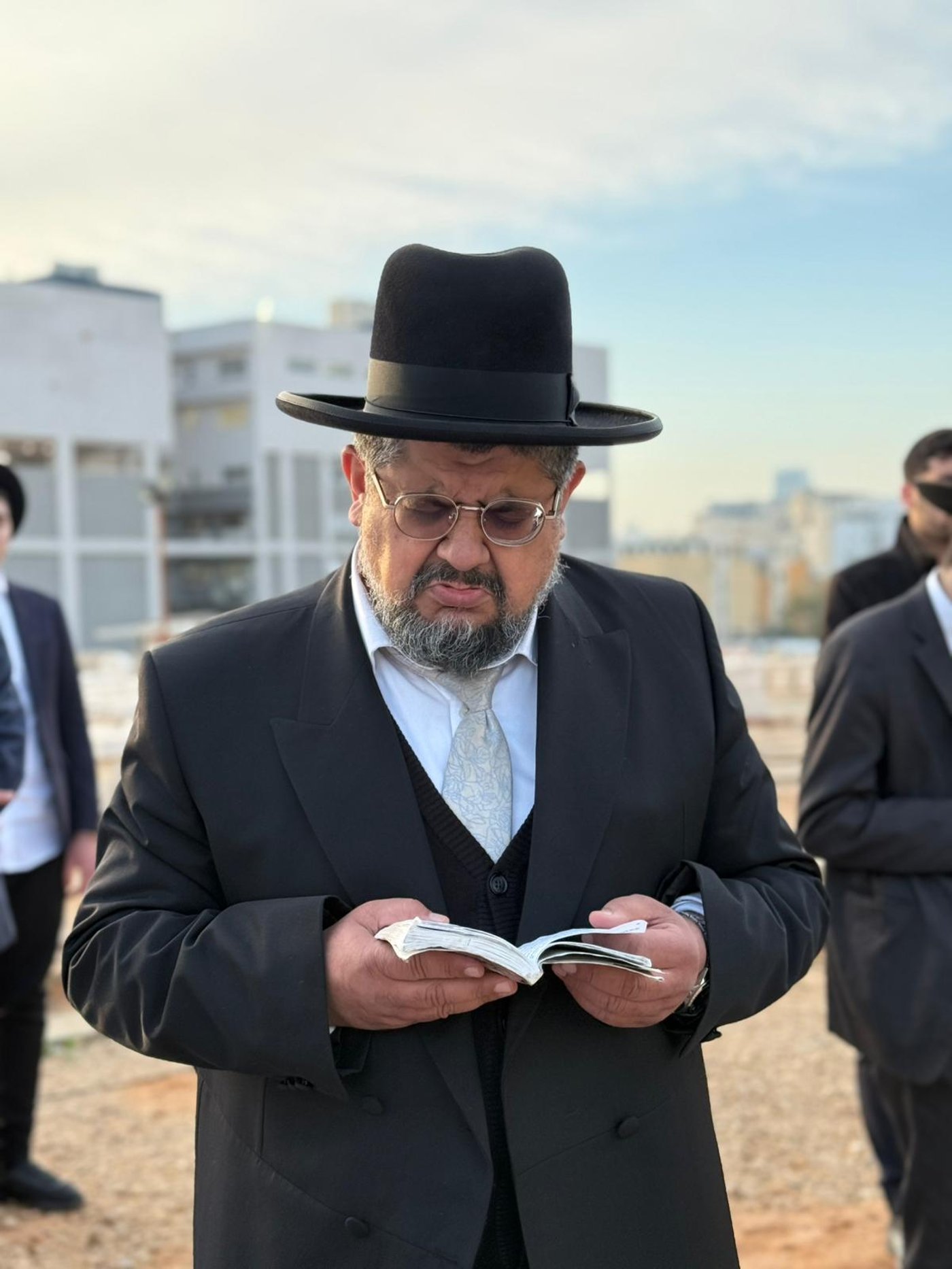 עליה לציון הגר"מ מאזוז זצ"ל