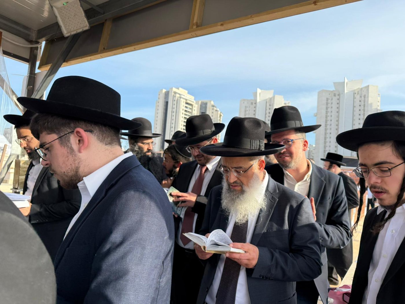 עליה לציון הגר"מ מאזוז זצ"ל