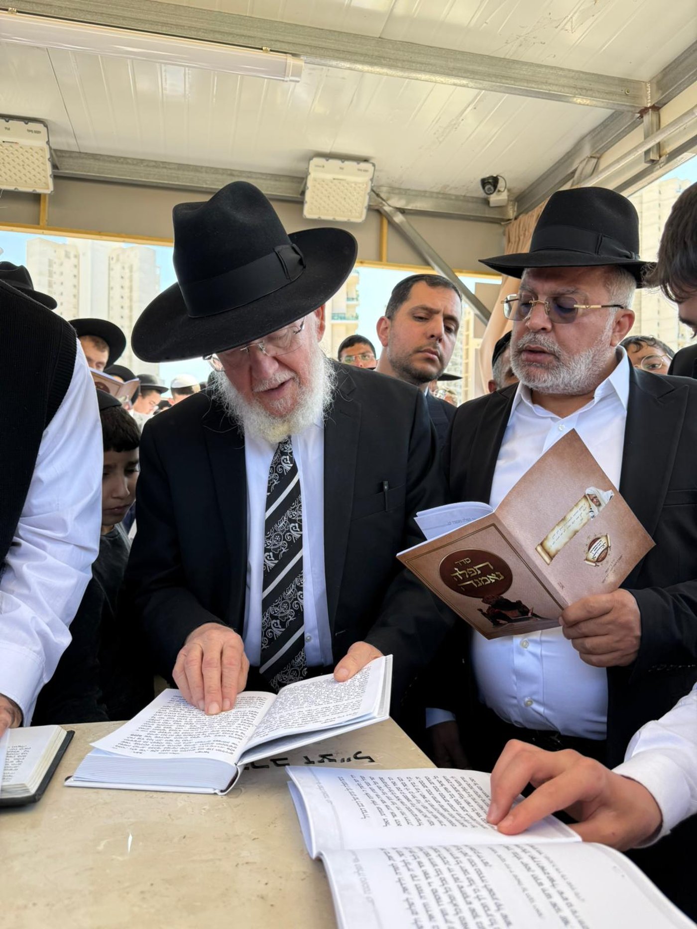 עליה לציון הגר"מ מאזוז זצ"ל