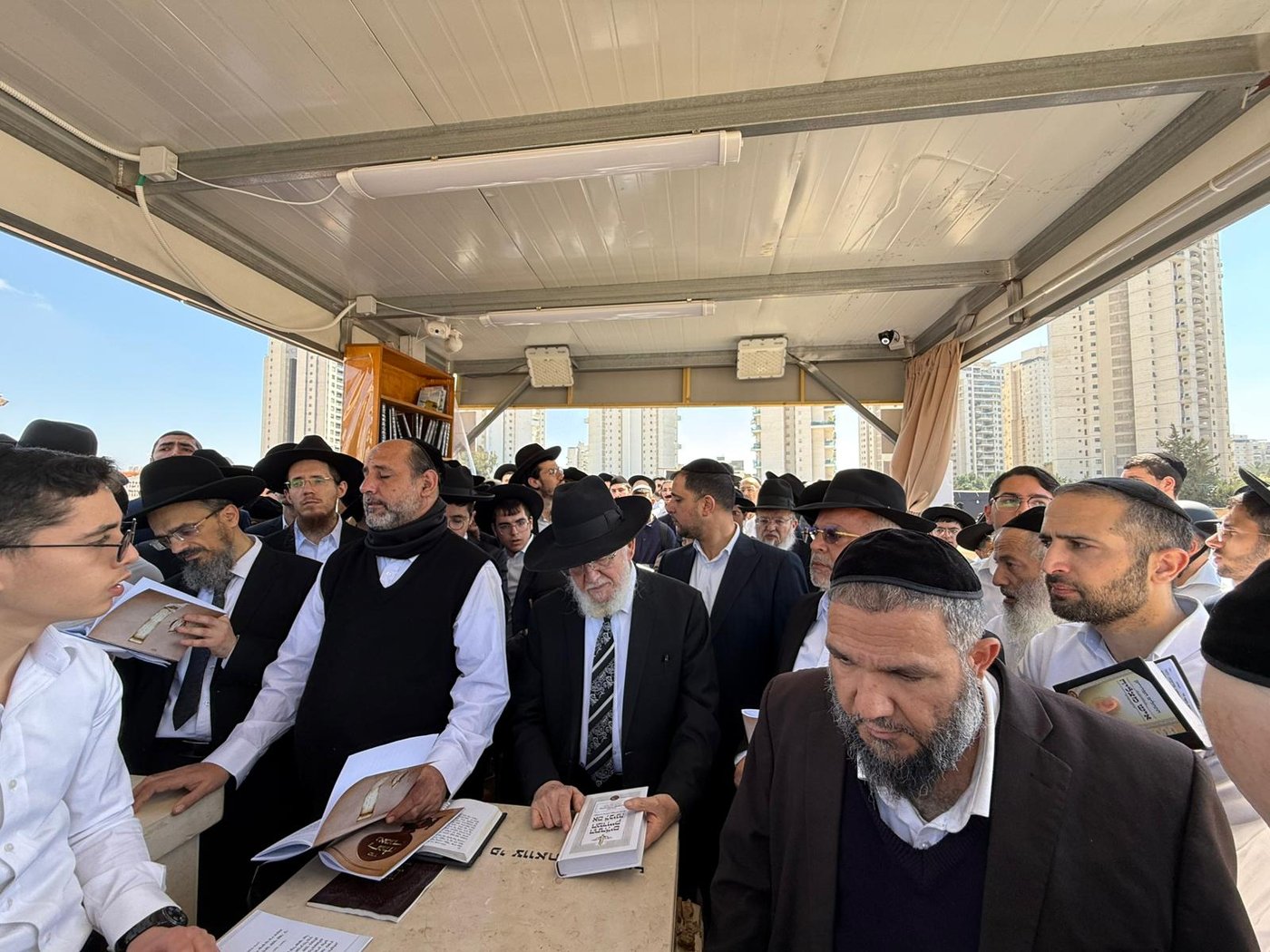 עליה לציון הגר"מ מאזוז זצ"ל