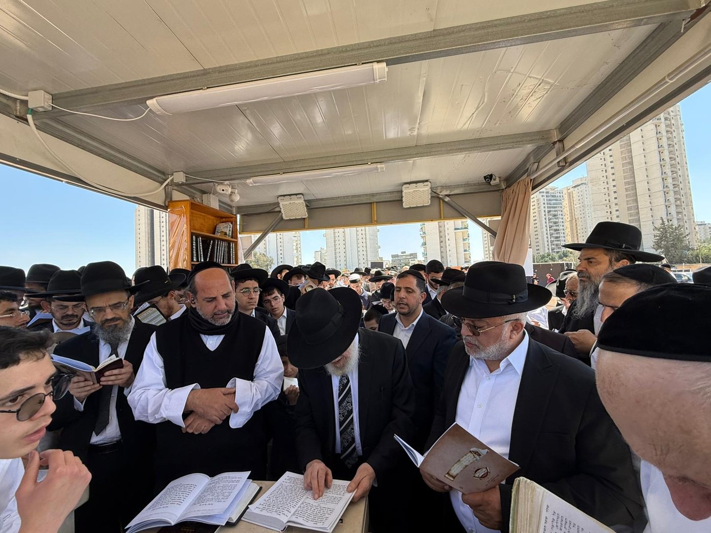 עליה לציון הגר"מ מאזוז זצ"ל