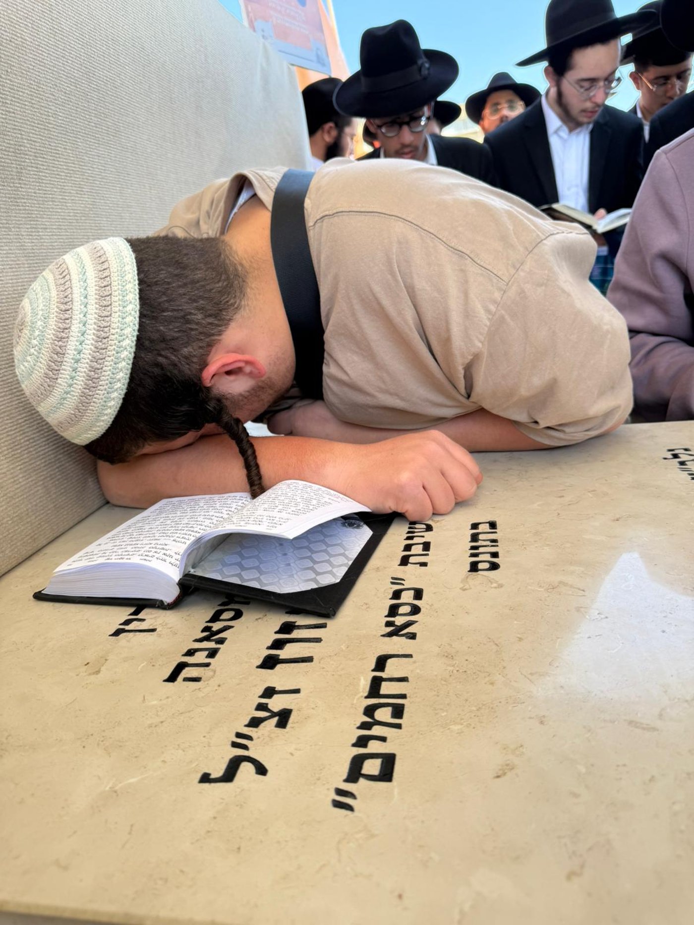 עליה לציון הגר"מ מאזוז זצ"ל